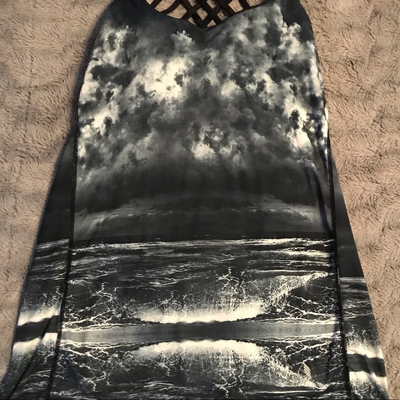 EUC Icyzone tank w/built in bra M - Picture 4 of 8